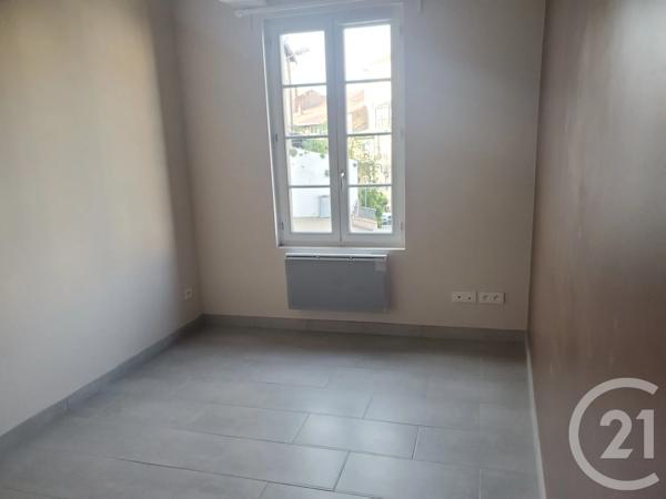 Immeuble à vendre  81 m 2   GRAULHET  - 81