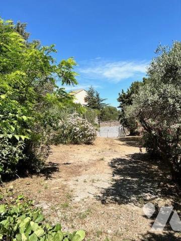 Terrain Conctrutible de 642 m² au pied du Chateau