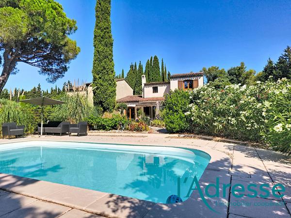 COUP DE COEUR ! Charmante villa 5 p. 126 m2 avec piscine sur un terrain de 700 m² !