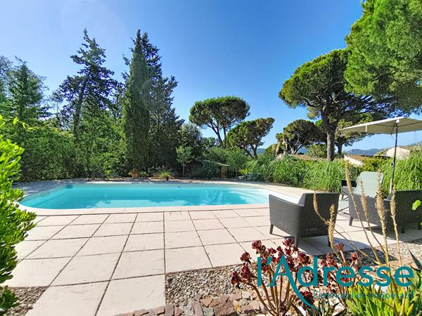 COUP DE COEUR ! Charmante villa 5 p. 126 m2 avec piscine sur un terrain de 700 m² !