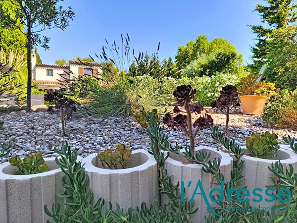 COUP DE COEUR ! Charmante villa 5 p. 126 m2 avec piscine sur un terrain de 700 m² !