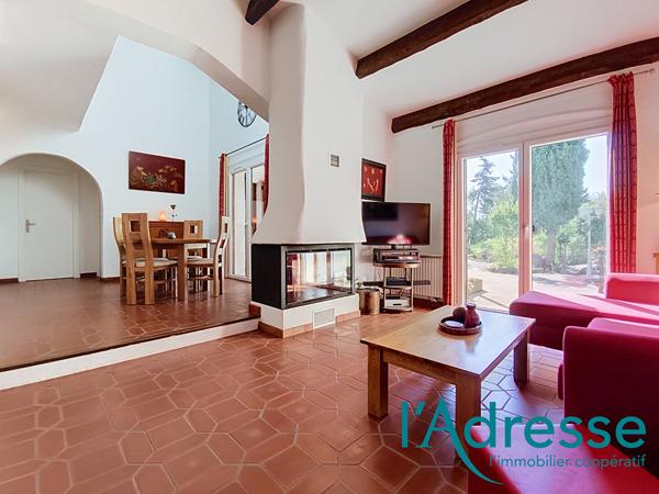 COUP DE COEUR ! Charmante villa 5 p. 126 m2 avec piscine sur un terrain de 700 m² !