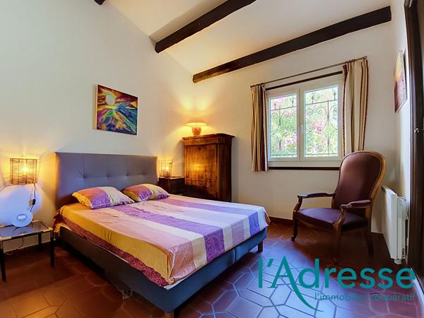 COUP DE COEUR ! Charmante villa 5 p. 126 m2 avec piscine sur un terrain de 700 m² !