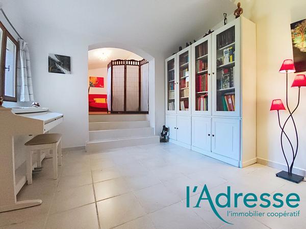 COUP DE COEUR ! Charmante villa 5 p. 126 m2 avec piscine sur un terrain de 700 m² !