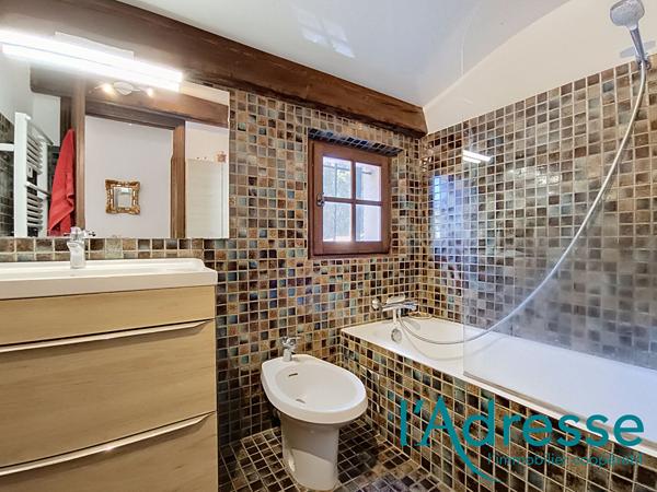 COUP DE COEUR ! Charmante villa 5 p. 126 m2 avec piscine sur un terrain de 700 m² !