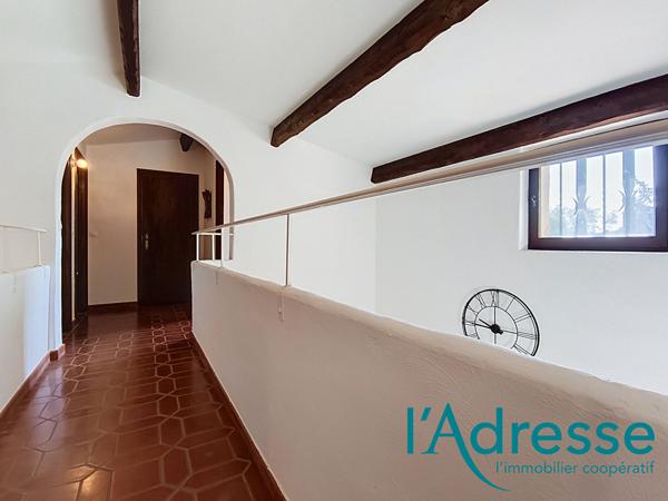 COUP DE COEUR ! Charmante villa 5 p. 126 m2 avec piscine sur un terrain de 700 m² !