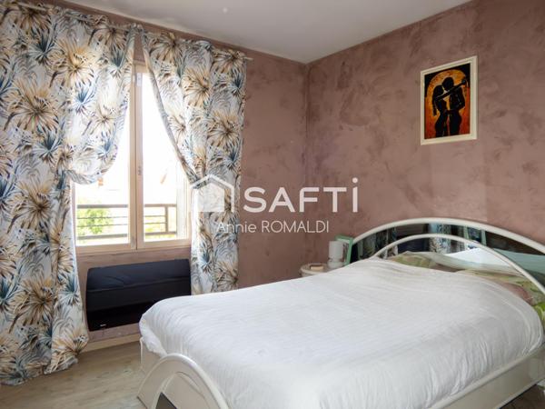 Maison de 109 m² -  Non mitoyenne – 5 pièces – 4 chambres - Jardin de 300 m² -