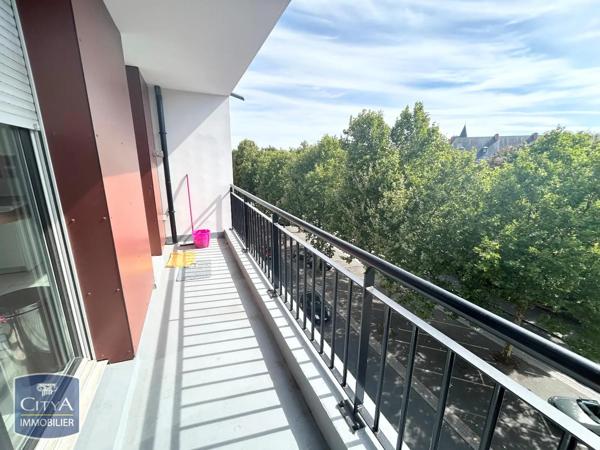 Appartement à louer 2 pièces 48.67m² Valenciennes (59300)