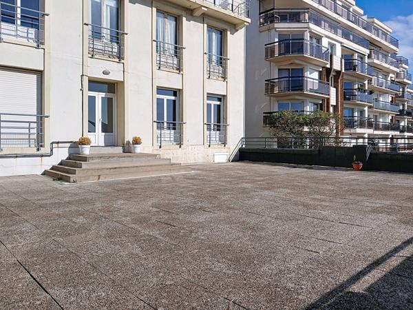 APPARTEMENT BORD DE MER.