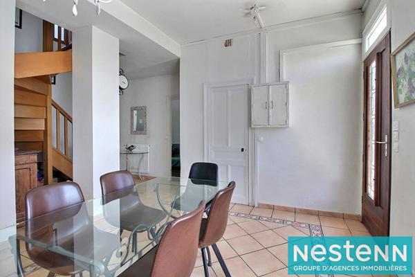 Maison de charme 110 m² avec jardin arboré, garage et stationnements Décines Charpieu