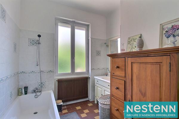 Maison de charme 110 m² avec jardin arboré, garage et stationnements Décines Charpieu