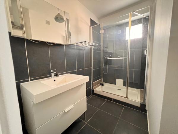 Rue Poucel - 13004 - Quartier résidentiel - T3 - 73m2  6ème étage + 2 Balcons/Terrasses + Cave  -  234 000 euro