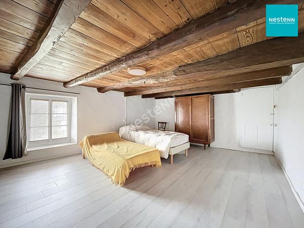 MESIGNY  A vendre, une maison de village à rénover de 6 pièces de 153m²