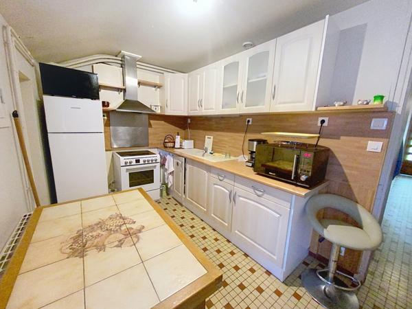 À vendre - Maison mitoyenne 2 côtés, 3 pièces située à Savigné-sur-Lathan (37340)