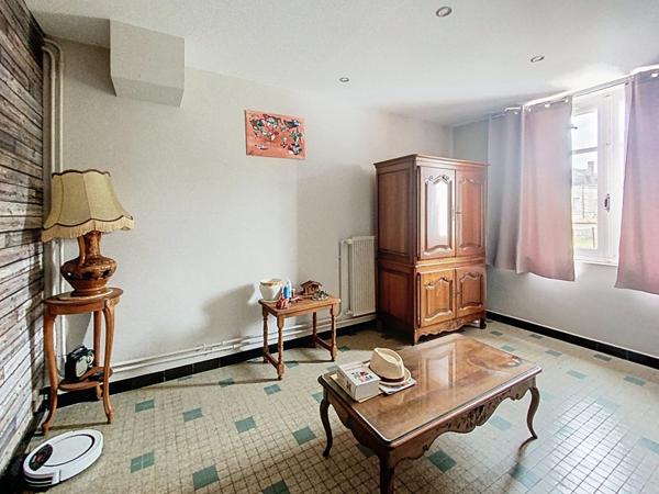 À vendre - Maison mitoyenne 2 côtés, 3 pièces située à Savigné-sur-Lathan (37340)