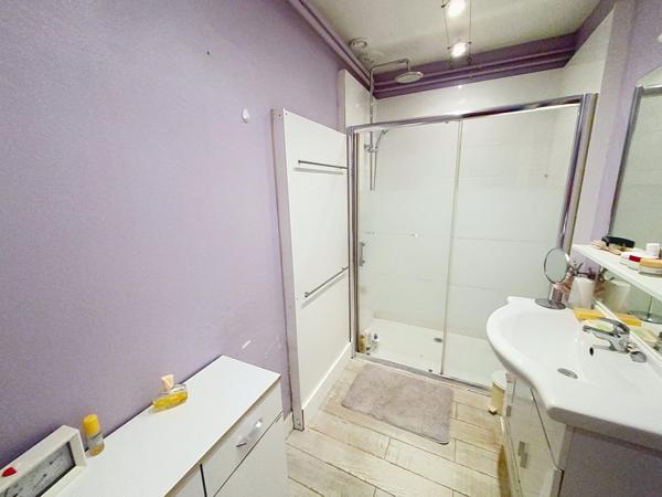 À vendre - Maison mitoyenne 2 côtés, 3 pièces située à Savigné-sur-Lathan (37340)