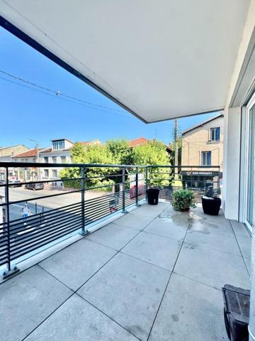 Appartement T3 récent avec balcon et garage Secteur recherché de Décines-Charpieu