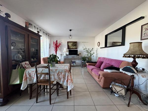 Appartement T3 récent avec balcon et garage Secteur recherché de Décines-Charpieu