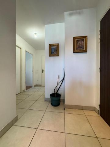 Appartement T3 récent avec balcon et garage Secteur recherché de Décines-Charpieu
