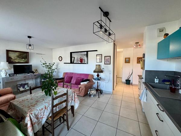 Appartement T3 récent avec balcon et garage Secteur recherché de Décines-Charpieu