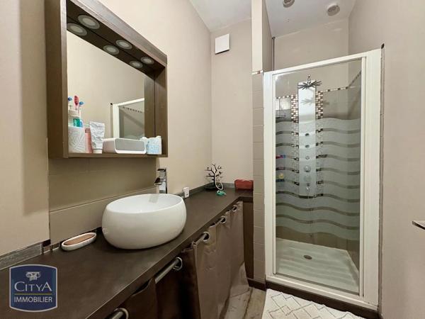 Appartement à louer 3 pièces 85.7m² Saint-Léonard-de-Noblat (87400)