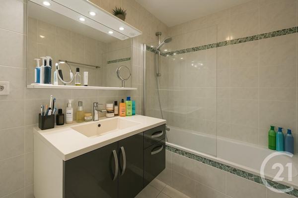 Appartement F4 à vendre  4 pièces - 83 m2 SURESNES - 92