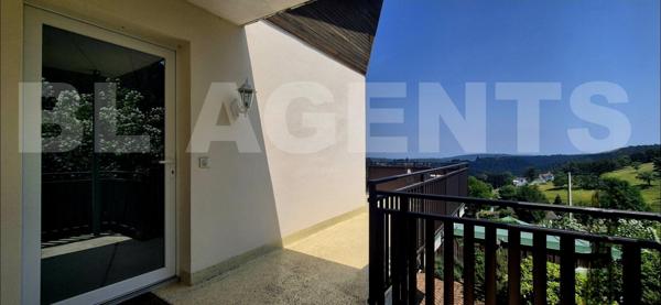 Maison rénovée avec vue panoramique et local indépendant