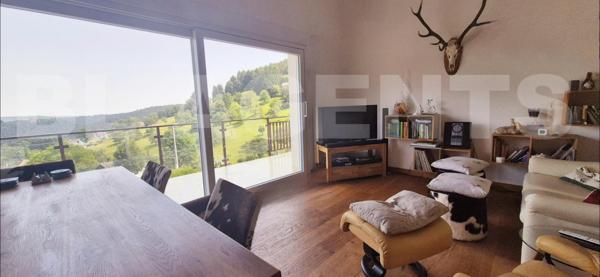 Maison rénovée avec vue panoramique et local indépendant