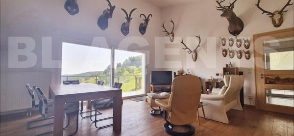 Maison rénovée avec vue panoramique et local indépendant