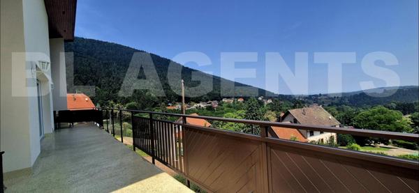 Maison rénovée avec vue panoramique et local indépendant