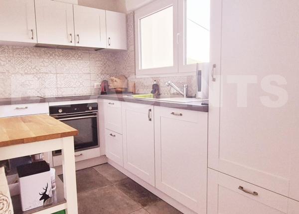 Maison rénovée avec vue panoramique et local indépendant