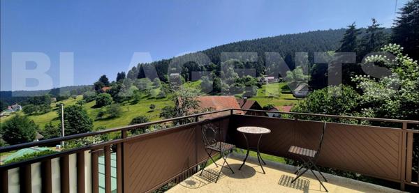 Maison rénovée avec vue panoramique et local indépendant