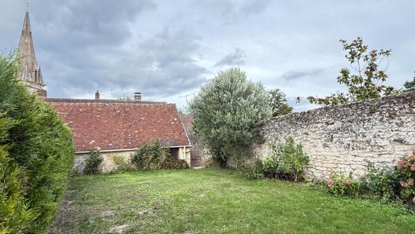 NOAILLES PROCHE Maison à vendre 6 pièces, 3 Chambres, séjour, salon, cheminée, garage, grange, cave , jardin