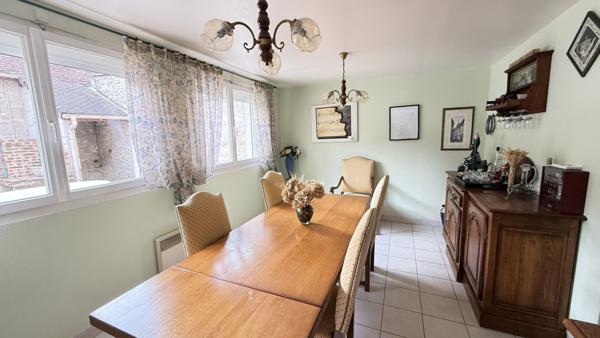 NOAILLES PROCHE Maison à vendre 6 pièces, 3 Chambres, séjour, salon, cheminée, garage, grange, cave , jardin