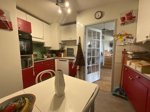 Appartement en duplex très spacieux avec 3 chambres, une place de parking en sous sol avec une cave