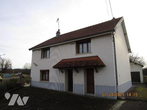 Maison d'habitation composée de : 
- Au rez-de-chaussée : entrée, cuisine, salle à manger, 1 s...