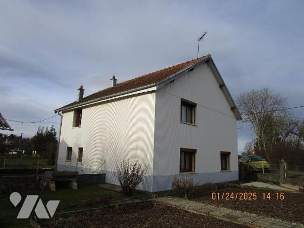 Maison d'habitation composée de : 
- Au rez-de-chaussée : entrée, cuisine, salle à manger, 1 s...