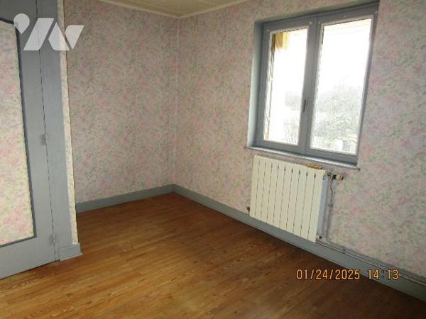 Maison d'habitation composée de : 
- Au rez-de-chaussée : entrée, cuisine, salle à manger, 1 s...