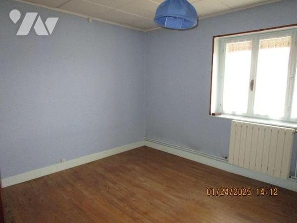 Maison d'habitation composée de : 
- Au rez-de-chaussée : entrée, cuisine, salle à manger, 1 s...