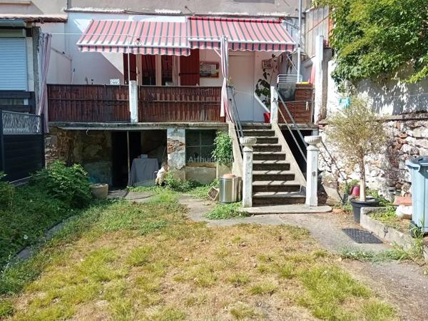 Vente                                                      Maison
                        
                     3 pièces                      104 m2                     à Carmaux