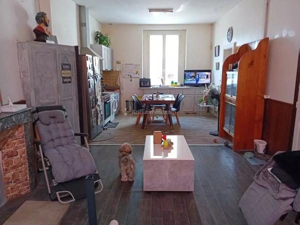 Vente                                                      Maison
                        
                     3 pièces                      104 m2                     à Carmaux