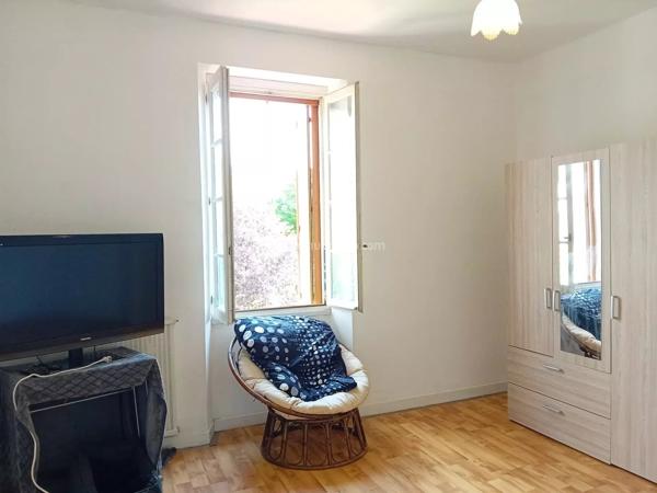Vente                                                      Maison
                        
                     3 pièces                      104 m2                     à Carmaux