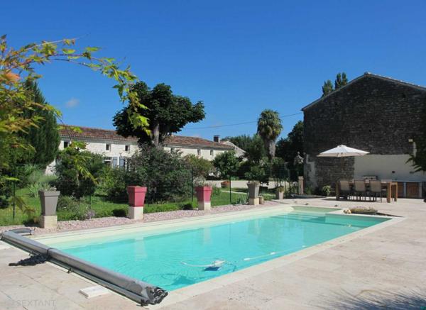 CHARENTAISE 10 PIECES 336 M²