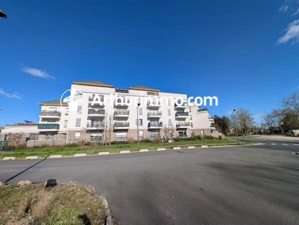 Vente                                                      Appartement
                        
                     3 pièces                      60 m2                     à Savigny-le-Temple