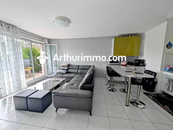 Vente                                                      Appartement
                        
                     3 pièces                      60 m2                     à Savigny-le-Temple