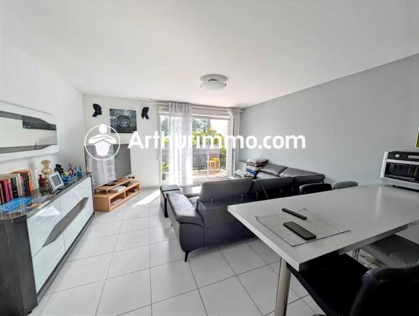Vente                                                      Appartement
                        
                     3 pièces                      60 m2                     à Savigny-le-Temple