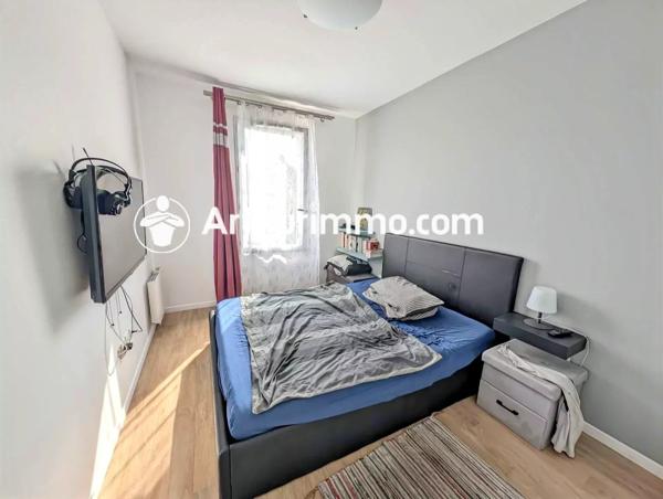 Vente                                                      Appartement
                        
                     3 pièces                      60 m2                     à Savigny-le-Temple
