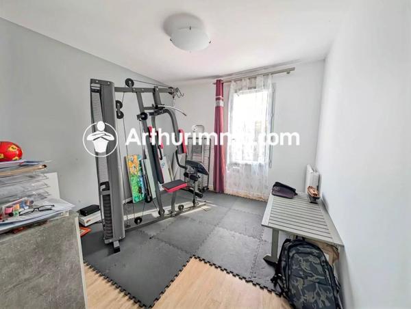 Vente                                                      Appartement
                        
                     3 pièces                      60 m2                     à Savigny-le-Temple