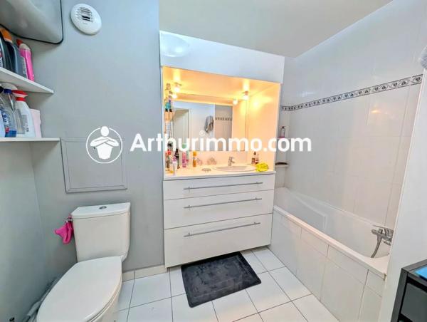 Vente                                                      Appartement
                        
                     3 pièces                      60 m2                     à Savigny-le-Temple