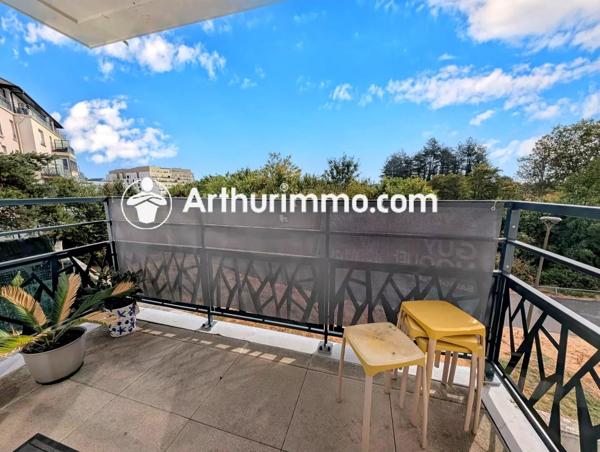 Vente                                                      Appartement
                        
                     3 pièces                      60 m2                     à Savigny-le-Temple